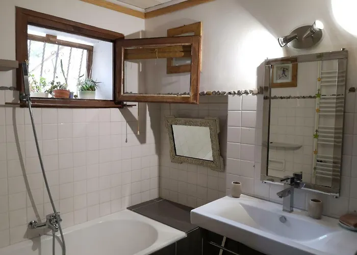 Maison Catalane Climatisee - Jardin Intimiste & Piscine Chauffee - 15 Km Argeles بيت للعطل *